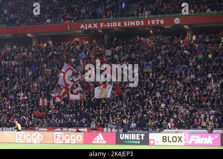 AMSTERDAM, NIEDERLANDE - 1. OKTOBER: Fans und Unterstützer von Ajax vor dem niederländischen Eredivisie-Spiel zwischen AFC Ajax und Schieß los. Eagles am 1. Oktober 2022 in der Johan Cruijff Arena in Amsterdam, Niederlande (Foto: Henny Meyerink/BSR Agency) Stockfoto