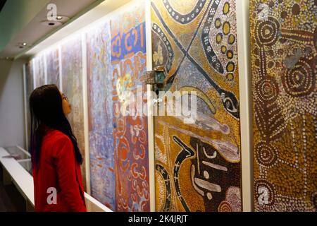 Yuendumu Türen im South Australian Museum Stockfoto