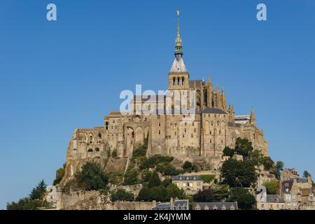 Schöne Aussicht auf die berühmte historische Abtei Le Mont Saint-Michel, Normandie, Frankreich Stockfoto