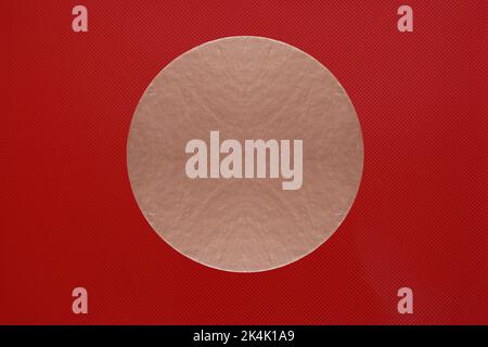 Japan, japanische Flagge auf betonstrukturiertem Hintergrund Stockfoto