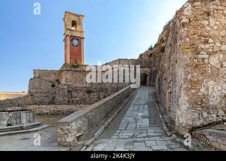 Turm und Mauern der alten Festung, Kerkyra, Korfu Stockfoto