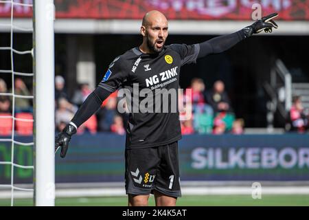 Silkeborg, Dänemark. 02. Oktober 2022. Torwart Matej Delac (1) von AC Horsens, der während des Superliga-Spiels 3F zwischen Silkeborg IF und AC Horsens im Jysk Park in Silkeborg gesehen wurde. (Foto: Gonzales Photo/Alamy Live News Stockfoto