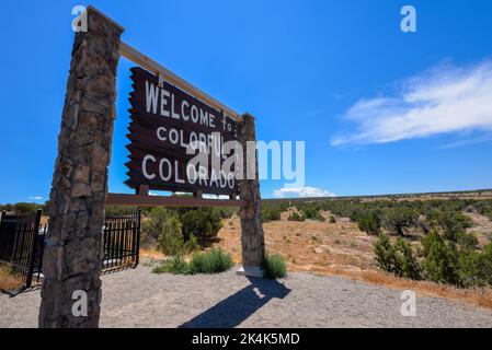 Ein Willkommensschild in Colorado auf der Autobahn zwischen Utah und Colorado in den USA Stockfoto