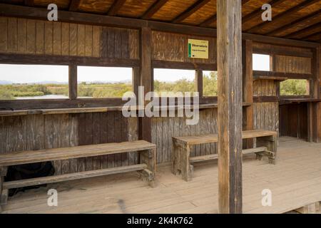 Innere des hölzernen Vogel verstecken oder Blind für Vogelbeobachter oder Vogelbeobachtung, Naturpark, Guadalhorce, Malaga, Spanien. Stockfoto