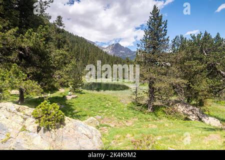 Batisielles-See im Estós-Tal, Naturpark Posets-Maladeta, Benasque, Huesca, Spanien Stockfoto