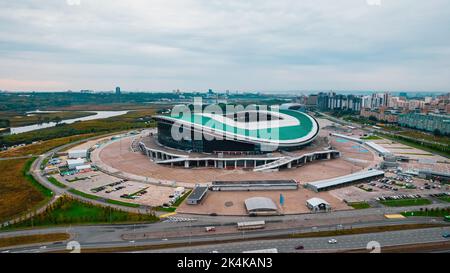 Kasan, Russland. Oktober 01, 2022. Luftaufnahme der AK Bars Arena oder der Kazan Arena. Austragungsort der FIFA Fußball-Weltmeisterschaft 2018. Es ist Platz für Rubin Kazans Heimspiele in der russischen Premier League Stockfoto