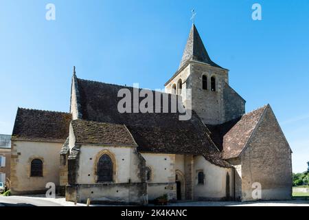 Land von Troncais. Ainay le Chateau. St. Stephens Kirche, Departement Allier. Auvergne Rhone Alpes. Frankreich Stockfoto