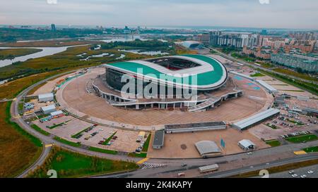 Kasan, Russland. Oktober 01, 2022. Luftaufnahme der AK Bars Arena oder der Kazan Arena. Austragungsort der FIFA Fußball-Weltmeisterschaft 2018. Es ist Platz für Rubin Kazans Heimspiele in der russischen Premier League Stockfoto