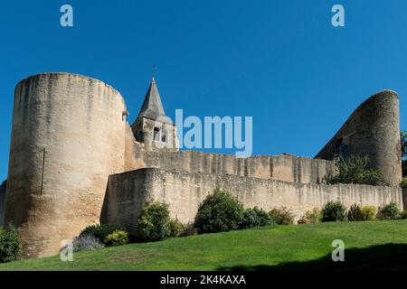 Land von Troncais, Ainay le Chateau. Überreste von Befestigungsanlagen, die im Mittelalter erbaut wurden. Allier-Abteilung. Auvergne Rhone Alpes. Frankreich Stockfoto