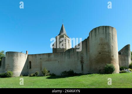 Land von Troncais, Ainay le Chateau. Überreste von Befestigungsanlagen, die im Mittelalter erbaut wurden. Allier-Abteilung. Auvergne Rhone Alpes. Frankreich Stockfoto