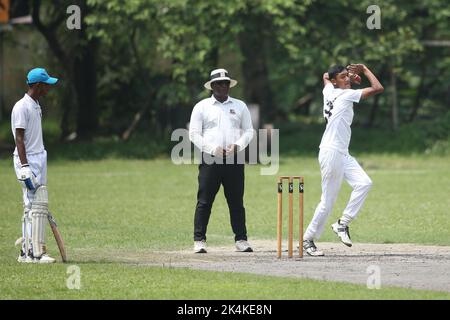 Prime Bank National School Cricket Tournament 2021-22 Spiel zwischen Premier Ideal High School, Mymensingh und Shishu Niketon High School, Rangpur bei J Stockfoto