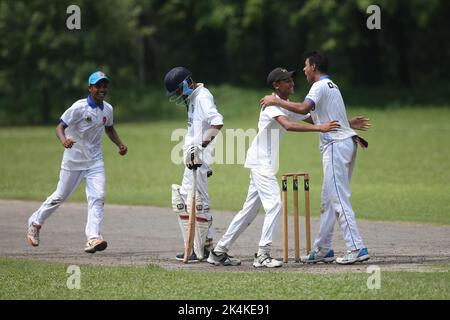 Prime Bank National School Cricket Tournament 2021-22 Spiel zwischen Premier Ideal High School, Mymensingh und Shishu Niketon High School, Rangpur bei J Stockfoto