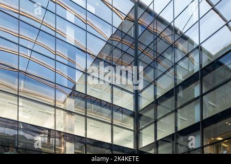 1. Oktober 2022. Aberdeen, Schottland. Dies ist ein architektonischer Blick auf den Marischal Square in Aberdeen an einem sonnigen Oktobernachmittag. Stockfoto