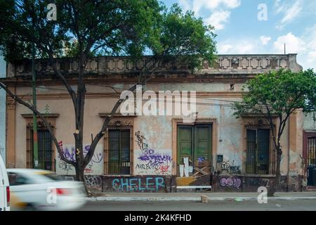 Altes, verlassene Gebäude in der Innenstadt von guadalajara, mexiko, Kolonialarchitektur Stockfoto