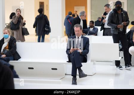 Der ehemalige Leiter der französischen Nationalen Gendarmerie-Interventionsgruppe (GIGN), Christian Prouteau, kommt am 2. oktober 2022 im Pariser Gerichtsgebäude an, wo der so genannte 36 quai des orfevres Lecks veröffentlicht wurde, bei dem er zusammen mit 18 anderen wegen seiner angeblichen Rolle in Bezug auf größere Undichtigkeiten, die innerhalb des Pariser Polizeihauptquartiers aufgetreten sind, beschuldigt wird. Foto von Raphael Lafargue/ABACAPRESS.COM Stockfoto