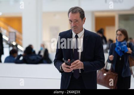 Der ehemalige Leiter der französischen Nationalen Gendarmerie-Interventionsgruppe (GIGN), Christian Prouteau, kommt am 2. oktober 2022 im Pariser Gerichtsgebäude an, wo der so genannte 36 quai des orfevres Lecks veröffentlicht wurde, bei dem er zusammen mit 18 anderen wegen seiner angeblichen Rolle in Bezug auf größere Undichtigkeiten, die innerhalb des Pariser Polizeihauptquartiers aufgetreten sind, beschuldigt wird. Foto von Raphael Lafargue/ABACAPRESS.COM Stockfoto