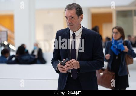 Der ehemalige Leiter der französischen Nationalen Gendarmerie-Interventionsgruppe (GIGN), Christian Prouteau, kommt am 2. oktober 2022 im Pariser Gerichtsgebäude an, wo der so genannte 36 quai des orfevres Lecks veröffentlicht wurde, bei dem er zusammen mit 18 anderen wegen seiner angeblichen Rolle in Bezug auf größere Undichtigkeiten, die innerhalb des Pariser Polizeihauptquartiers aufgetreten sind, beschuldigt wird. Foto von Raphael Lafargue/ABACAPRESS.COM Stockfoto