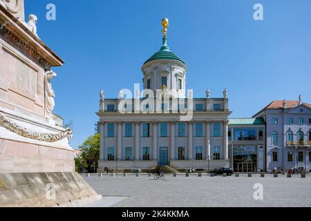 Potsdamer Museum, Forum für Kunst und Geschichte, im alten Rathaus von Potsdam, auf der rechten Seite das Knobelsdorffhaus Stockfoto