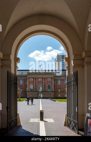 Potsdamer Stadtpalast und Brandenburger landesparlament, Blick durch das Fortuna Portal Stockfoto