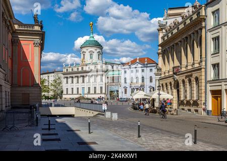 Auf dem Alten Markt: Potsdamer Museum, Forum für Kunst und Geschichte, im Alten Rathaus von Potsdam, Knobelsdorffhaus, verließ das Brandenburger Landesparlament Stockfoto