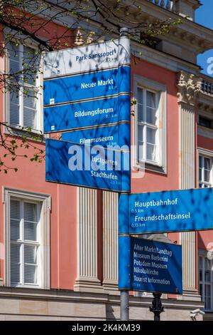 Wegweiser im Zentrum von Potsdam Stockfoto