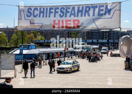 Schifffahrt auf der Havel, Flugsdampffernanlegestelle Potsdam lange Brücke Stockfoto