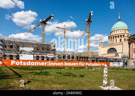 'Gebäude für Potsdam', große Baustelle im Zentrum neben dem staatsparlament und der Nikolaikirche Stockfoto