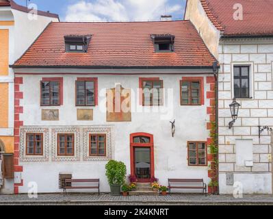 Schönes Haus auf der Siroka Straße im Stadtzentrum. Cesky Krumlov, Tschechische Republik Stockfoto