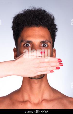 Black Conscience Day - Portrait von Afro Black Person suchen und machen Ausdrücke Stockfoto