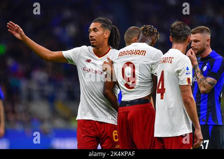 Mailand, Italien. 01., Oktober 2022. Chris Smalling (6) von Roma sah während der Serie Ein Spiel zwischen Inter und Roma bei Giuseppe Meazza in Mailand. (Bildnachweis: Gonzales Photo - Tommaso Fimiano). Stockfoto