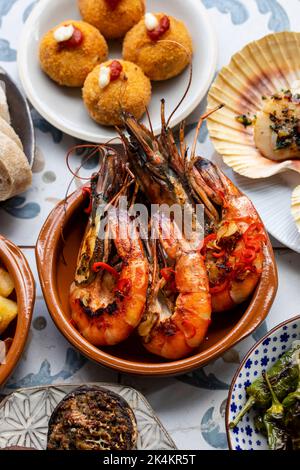 Auswahl an traditionellen spanischen Tapas Stockfoto