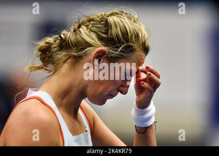 Victoria Azarenka aus Weißrussland´s Einsatz beim Tennisturnier der Frauen WTA AGEL Open 2022 gegen Ekaterina Alexandrova aus Russland in Ostrava, Tschechische Republik, 3. Oktober 2022. (CTK Photo/Jaroslav Ozana) Stockfoto