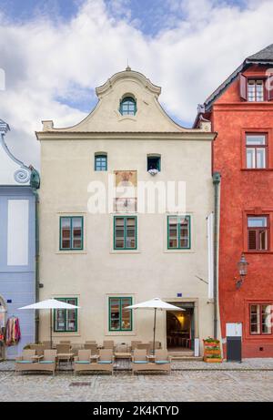 Schönes Haus auf der Siroka Straße im Stadtzentrum. Cesky Krumlov, Tschechische Republik Stockfoto