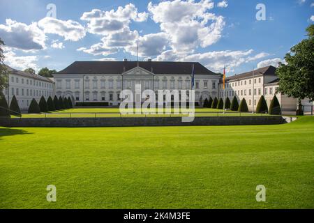 Berlin, Deutschland 28. Juni 2022, Schloss Bellevue ist die offizielle Residenz des Bundespräsidenten Stockfoto