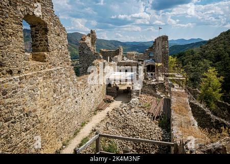 Reviste Burgruinen, Slowakische Republik. Reiseland. Architektonische Thema. Stockfoto