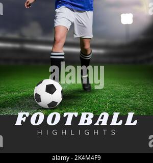 Vertikales Bild Fußball-Highlights und Beine des kaukasischen männlichen Fußballspielers mit Ball Stockfoto