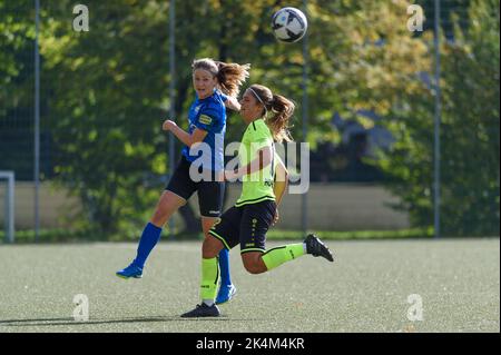 München, Deutschland. 03. Oktober 2022. München, 3. 2022. Oktober: Merle Bublitz (10 FFC Wacker Muenchen) während der Regionalliga Sued zwischen FFC Wacker Muenchen und SV 67 Weinberg in der Bezirkssportanlage Untersendling, München. (Sven Beyrich/SPP) Quelle: SPP Sport Press Foto. /Alamy Live News Stockfoto