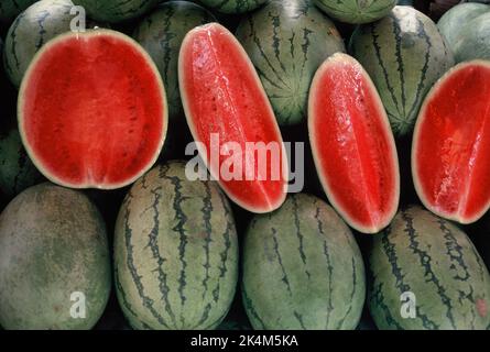 Malaysia. Sabah. Markt. Nahaufnahme von frischen Wassermelonen. Stockfoto