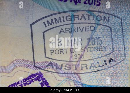 Immigration Australia Port of Sydney kam am 3. März 2015 Briefmarke im britischen Pass an Stockfoto