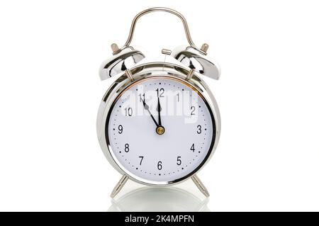 Wecker, Time Set zum fünf Minuten vor zwölf, symbolisches Bild Stockfoto