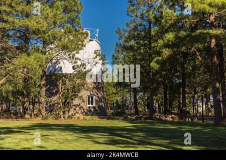 FLAGSTAFF, ARIZONA - 1. SEPTEMBER 2022: Das Pluto-Austrocknungsteleskop am Lowell Observatory auf dem Mars Hill in Flagstaff, Arizona. Stockfoto