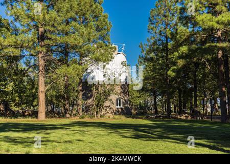 FLAGSTAFF, ARIZONA - 1. SEPTEMBER 2022: Das Pluto-Austrocknungsteleskop am Lowell Observatory auf dem Mars Hill in Flagstaff, Arizona. Stockfoto