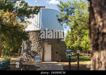 FLAGSTAFF, ARIZONA - 1. SEPTEMBER 2022: Das Pluto-Austrocknungsteleskop am Lowell Observatory auf dem Mars Hill in Flagstaff, Arizona. Stockfoto