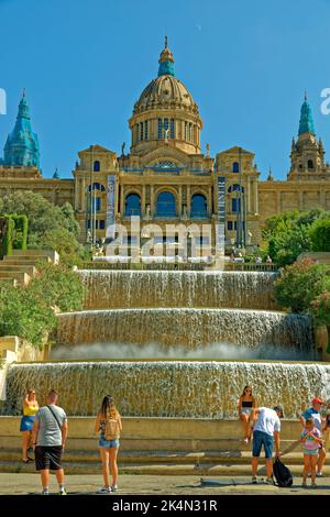 Montjuïc Nationalpalast und Brunnen in Barcelona, Spanien. Stockfoto