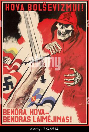 Jahrgang WW2 Nazi-Achse Propaganda Anti-sowjetische russische UdSSR Poster „Kampf gegen den Bolschewismus!“ Litauische Nazi-Achse Kollaborationsplakat, c. 1941-1944 Lithographie Darstellung einer bedrohenden Skelett-Figur der sowjetischen Armee. Anti-Bolschewismus Zweiten Weltkrieg Stockfoto