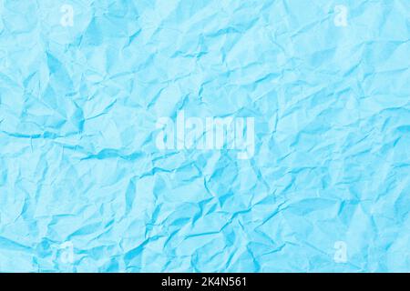 Blaue zerknitterte Papierhintergrundstruktur. Vollformat Stockfoto