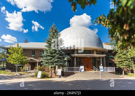 FLAGSTAFF, AZ - 1. SEPTEMBER 2022: Lowell Observatory, berühmtes Observatorium in Arizona, gegründet von Percival Lowell. Stockfoto