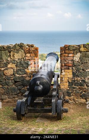 Mittelalterlicher Kanon in Fort King George Scarborough Tobago örtliche Touristenattraktion Stockfoto