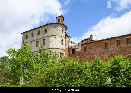 Pralormo, Italien, Mai 2022 die schöne Burg von Pralormo aus dem frühen 1200s Stockfoto