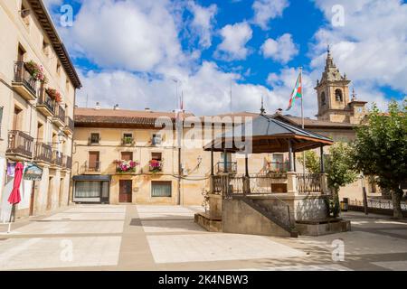 Hauptplatz der Stadt Araia, Provinz Alava, Spanien Stockfoto